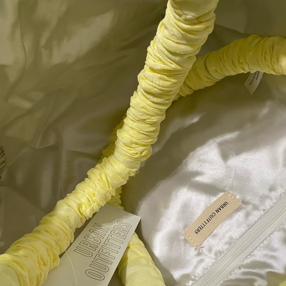 Urban Outfitters Petal Drawstring Shoulder Bag NWT - Picture 8 of 9